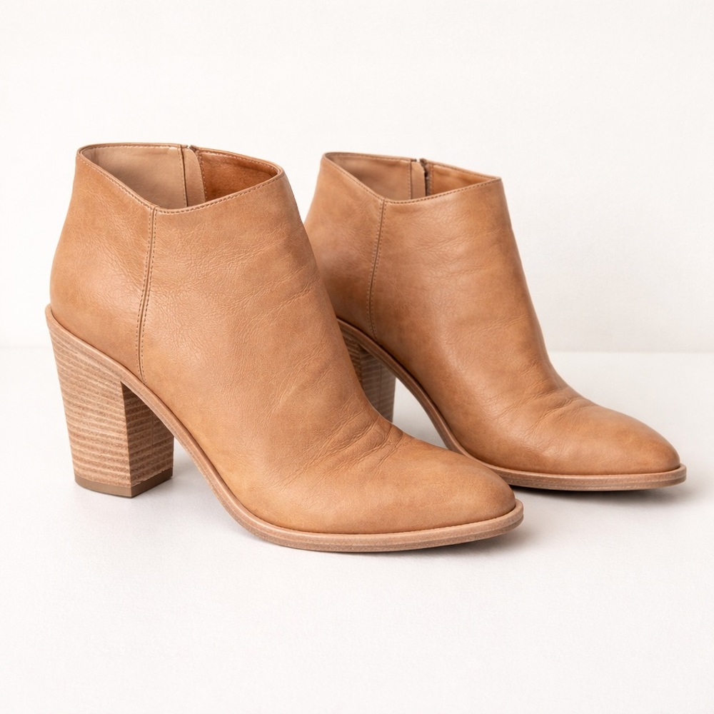 Vince Easton Ankle Booties Tan Leather Block Heel Almond Toe Size 8.5